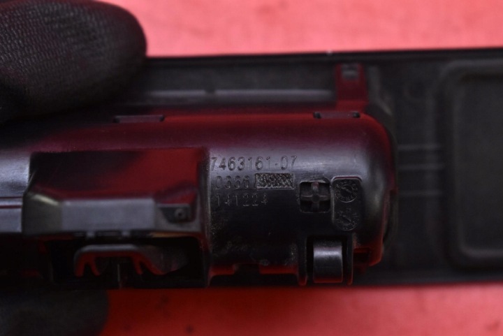 POIGNÉE BOUTON COUVERCLES DE COFFRE ARRIÈRE 7463161-07 BMW F30 BERLINE 11-16