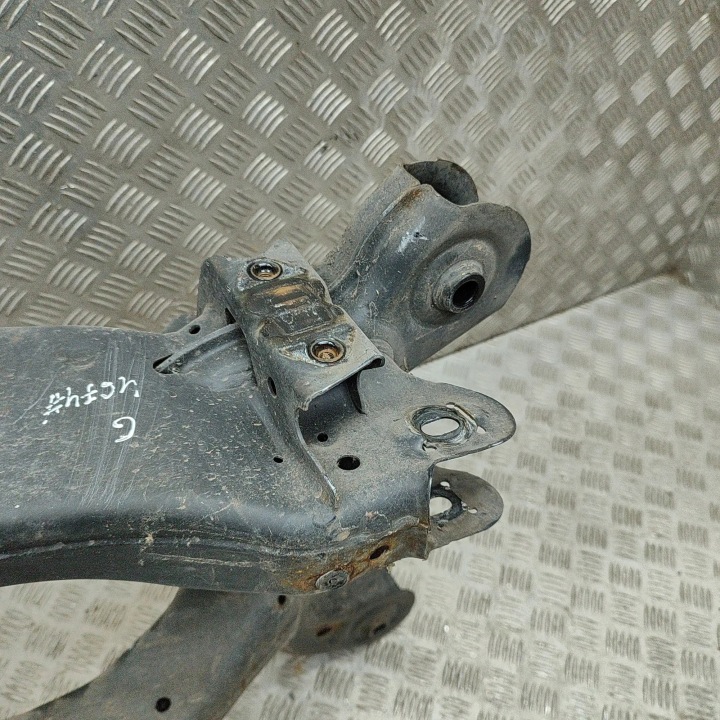 CHÂSSIS ARRIÈRE MERCEDES-BENZ A (W176) A2463504101 27371406 1.5L 80KW 2016