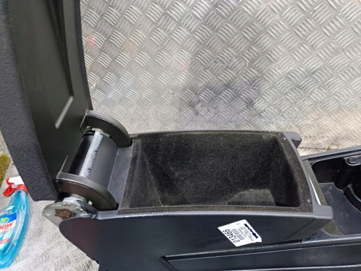 VOLKSWAGEN PASSAT B6 UNIVERSEL TUNNEL CENTRAL POLOKIETNIK