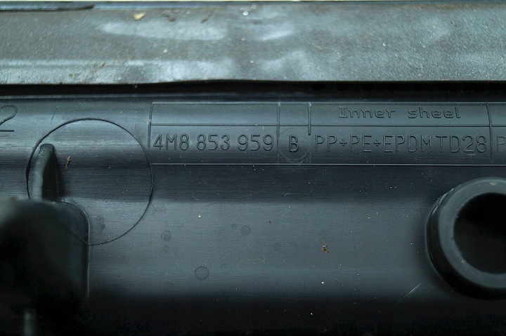 MOULURE PORTES GAUCHE AVANT AUDI Q8 4M8