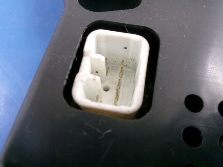 TOYOTA YARIS I P10 1.3 COMPTEUR TABLEAU DE BORD 83800-52120 241TYS KM