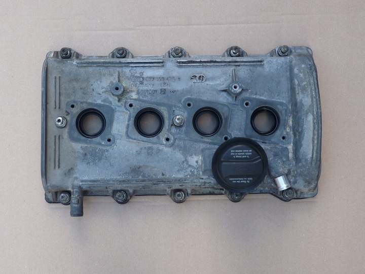 AUDI A8 D2 LIFT 3.7 V8 4.2 V8 COUVERCLE DE SOUPAPES GAUCHE 077103475N