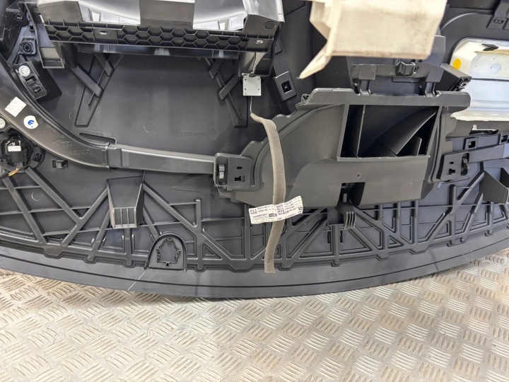 PLANCHE CONSOLE RENAULT CAPTUR I 1 RESTYLAGE LIFT 681009941R EUROPE