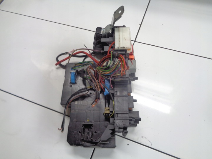 MERCEDES W204 MODULE SAM 2049005201 4C2231ADA