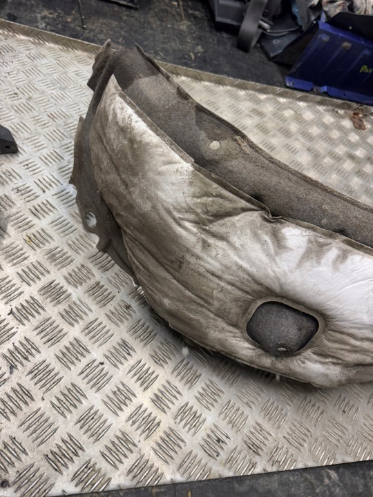 PASSAGE DE ROUE DROIT ARRIÈRE LEXUS NX 300H 65637-78010