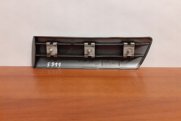 MOULURE AVANT GAUCHE GARDE-BOUE AUDI 100 (5000) 5911 1999