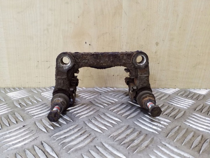 LAND ROVER FREELANDER 2 LR2 COLLIER ÉTRIER ARRIÈRE DROITE CÔTÉ