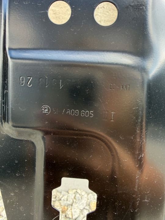 SKODA OCTAVIA IV 2020R-- 5E7 GAUCHE SEUIL POTEAU BRODERIE