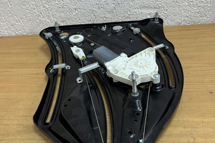 ÉLÉVATEUR ARRIÈRE DROITE VITRES MERCEDES-BENZ E COUPÉ (C207) A2076700203 3.0L