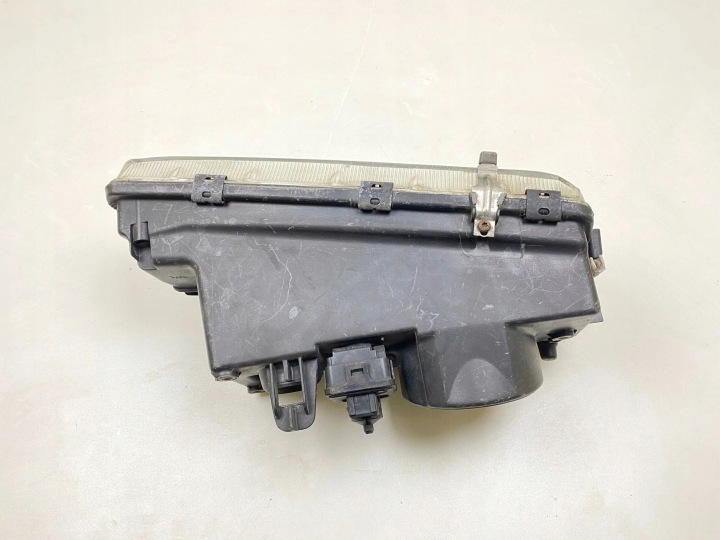 2001 VOLVO V70 PROJECTEUR 14734300