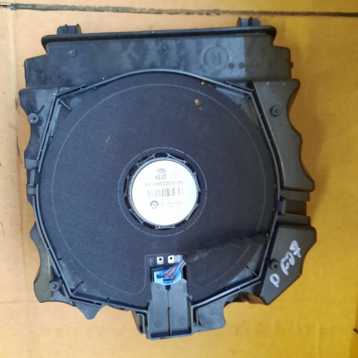 BMW F07 5 GT HAUT-PARLEUR DE GRAVES DROIT 9225831
