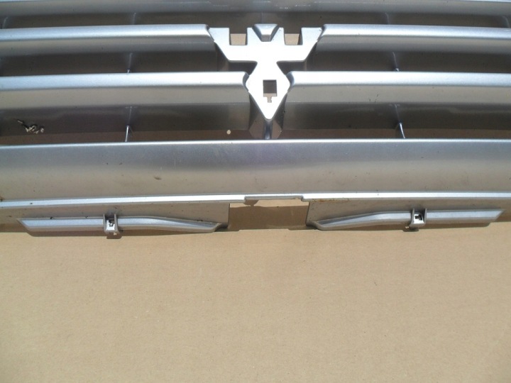MITSUBISHI PININ H60 1998 1999 CALANDRE RADIATEUR