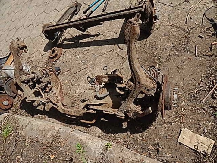 SUSPENSION ARRIÈRE COMPLET POUTRE HONDA FR-V 04-09