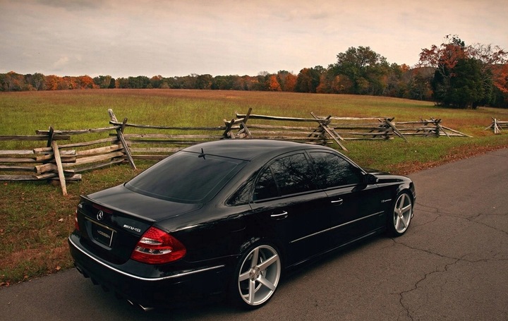 MERCEDES W211 SPOILER BRIDA AL TAPA DE MALETERO TIPO AMG CON ABS 