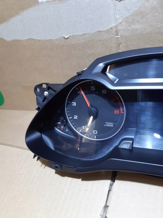 AUDI A4 B8 TFSI COMPTEUR TABLEAU DE BORD COMPTEUR DE VITESSE VERSION ANGLAISE DANS MILACH