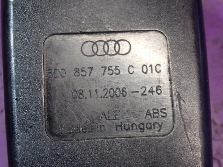 AUDI A4 B7 04-08 AGRAFE COURROIE DROIT AVANT 8E0857755C