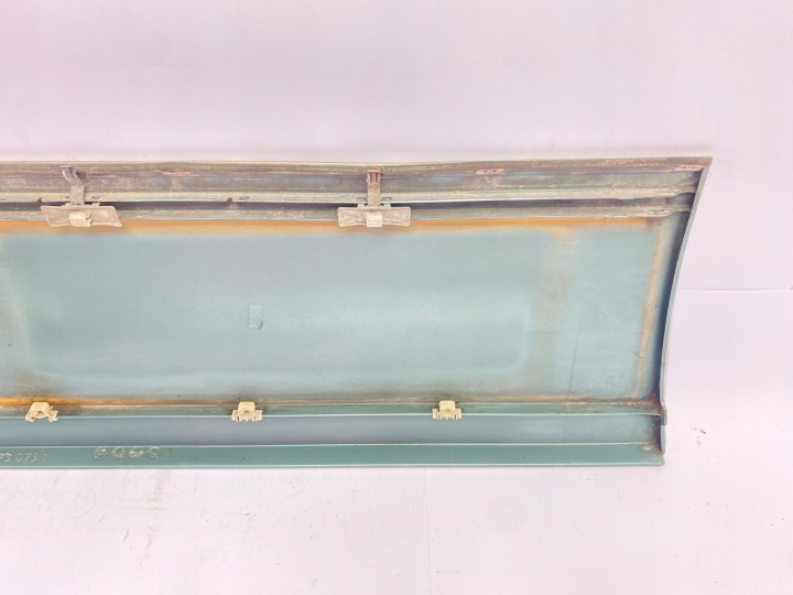 LARGE MOULURE LATÉRALE CHROME PORTES DROITE AVANT MERCEDES W124 1246901640