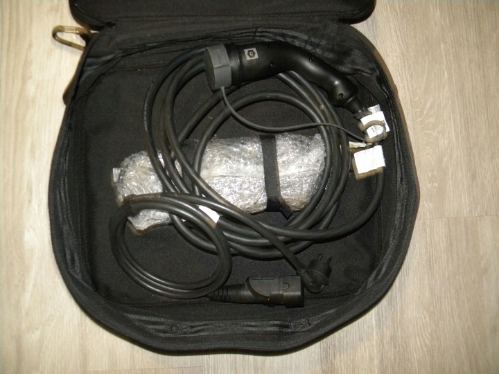 NEUF ORIGINALE CHARGEUR FUTERAL AUDI Q4 Q5 Q6 Q7 Q8 E-TRON 2X16A TEXTURE DE WATTS