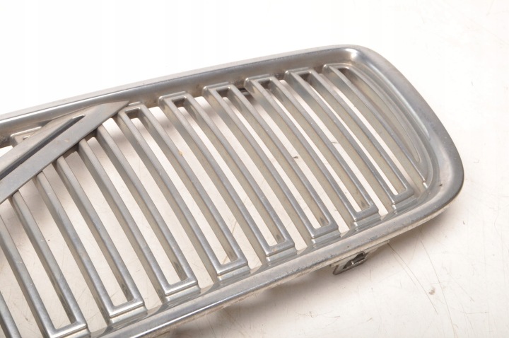 VOLVO V70 II CALANDRE CALANDRE GRILLE 08693346