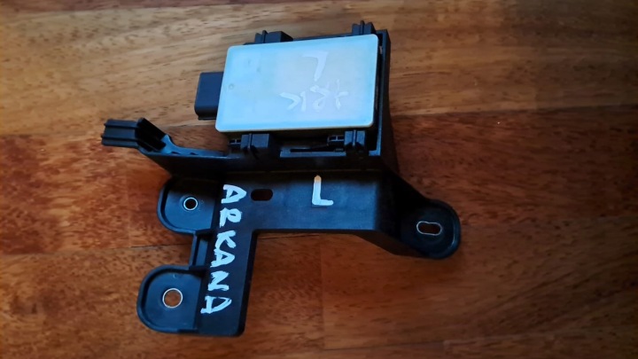 RADAR GAUCHE ARRIÈRE AVEC MONTAGE RENAULT ARKANA 284E74819R