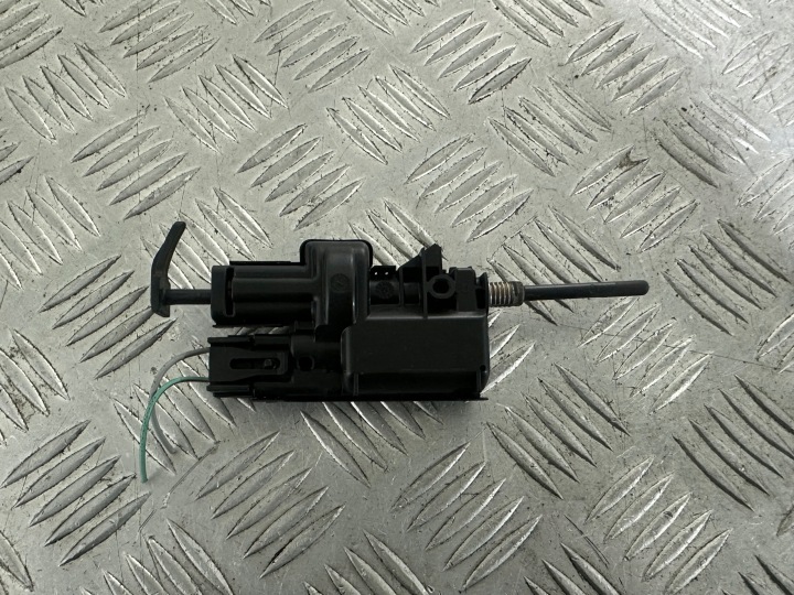 RENAULT MEGANE III UNIVERSEL PETIT MOTEUR SERVOMOTEUR BOUCHONS GOULOTTE DE REMPLISSAGE CARBURANTS 8200305732B
