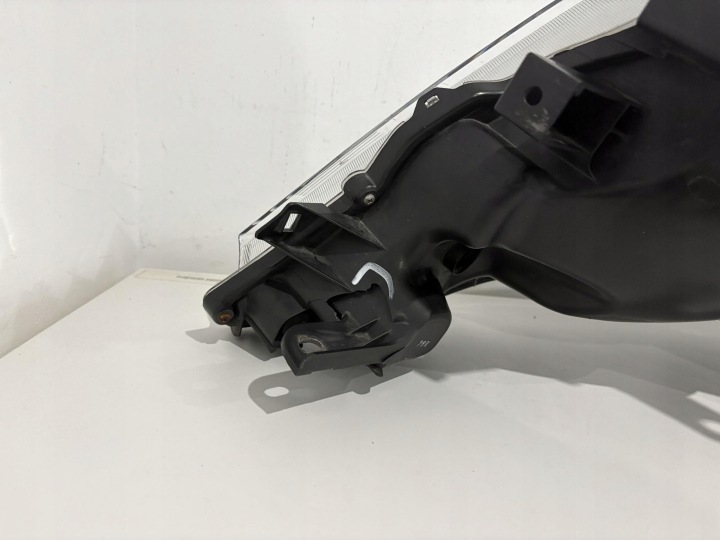 TOYOTA OE 8113060J00 PROJECTEUR