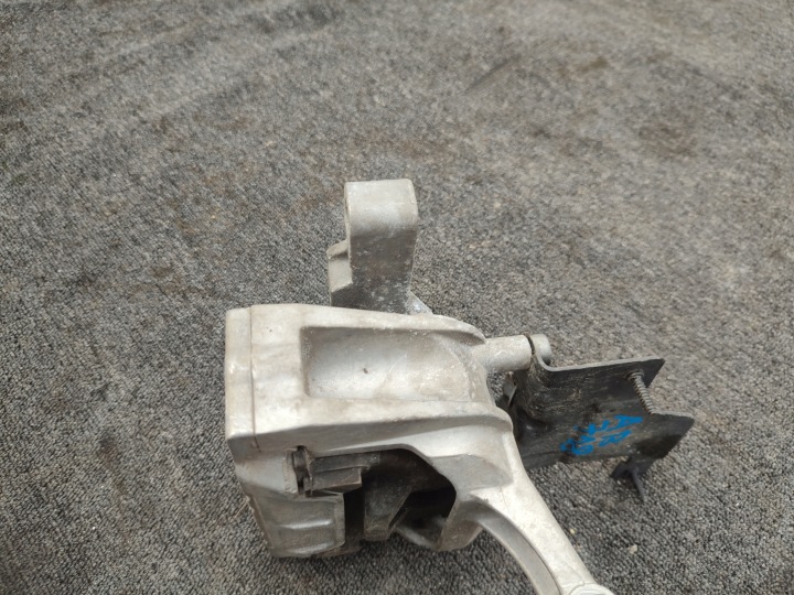 POIGNÉE COUSSIN MOTEUR AUDI Q3 8U 5N0199262F