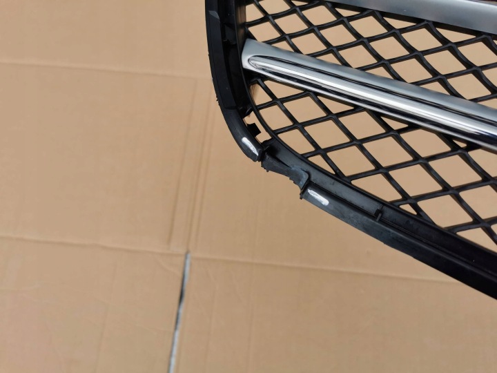 MERCEDES A-KLASA W176 GRILLE B.LADNY CALANDRE A1768880260
