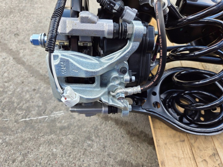 TOYOTA COROLLA E21 BERLINE UNIVERSEL BERLINE COMPACTE 2026R SUSPENSION ARRIÈRE COMPLET