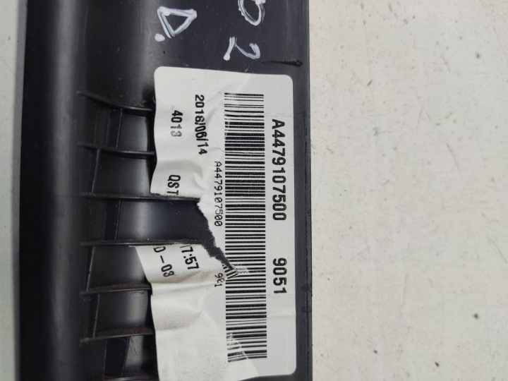 MERCEDES-BENZ VITO VIANO W447 2018 ÉLÉMENT WYKONCZENIA MONTANTS A4479107500