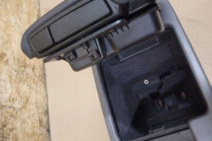 CONSOLE COCKPIT VOLVO V50 (MW) 30755375 2.0L DIESEL 100KW 2006