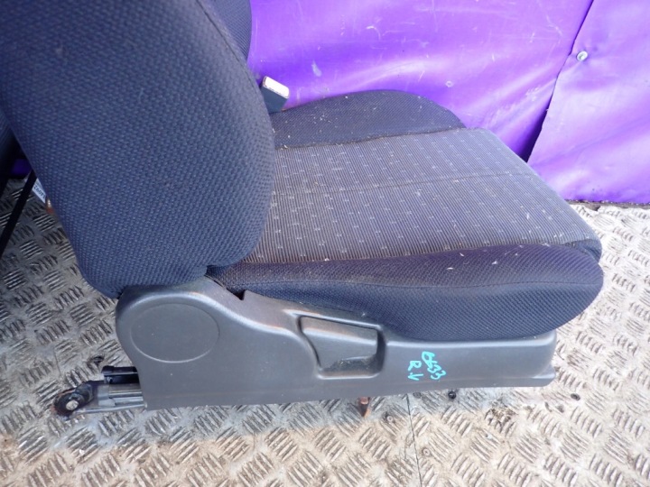 DAIHATSU SIRION 01-04 5D SIÈGES ENSEMBLE AVANT DROIT PRASAZERA GAUCHE CONDUCTEUR