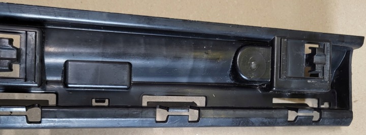 BMW F48 X1 F49 FIXATION GLISSIÈRE SEUIL DROIT BAGUETTES SEUIL AVANT R1 OE