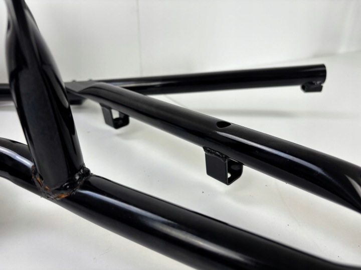 FIXATION CHÂSSIS ARRIÈRE COUVERCLES DE COFFRE TGB BLADE 1000 2020+