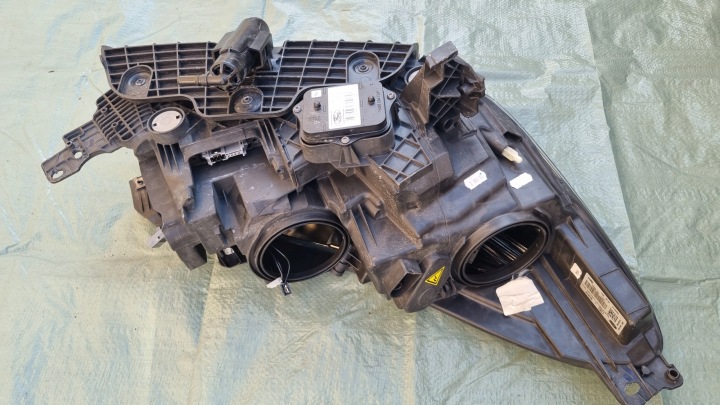 FORD KUGA 2 II LIFT PHARE PROJECTEUR AVANT AVANT AVANT GAUCHE DROIT XÉNON