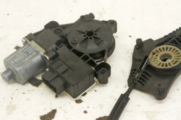 UB122 SKODA SCALA MÉCANISME VITRES GAUCHE ARRIÈRE 5Q0959407D