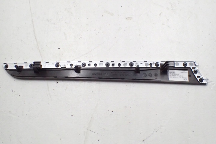 AUDI A5 8T MOULURE DÉCORATIVE PORTES AVANT DROIT 8K0867410K