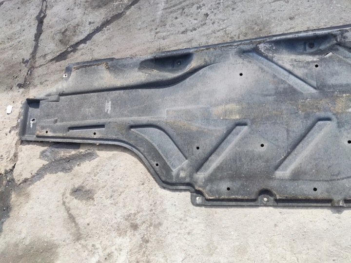 MERCEDES W176 W246 PROTECTION PLAQUE CHÂSSIS DROITE A2466840018