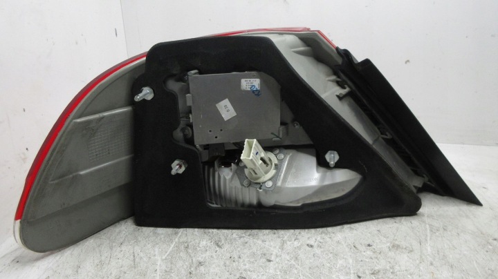 BMW E65 LIFT PHARE DROITE ARRIÈRE ARRIÈRE 6937236