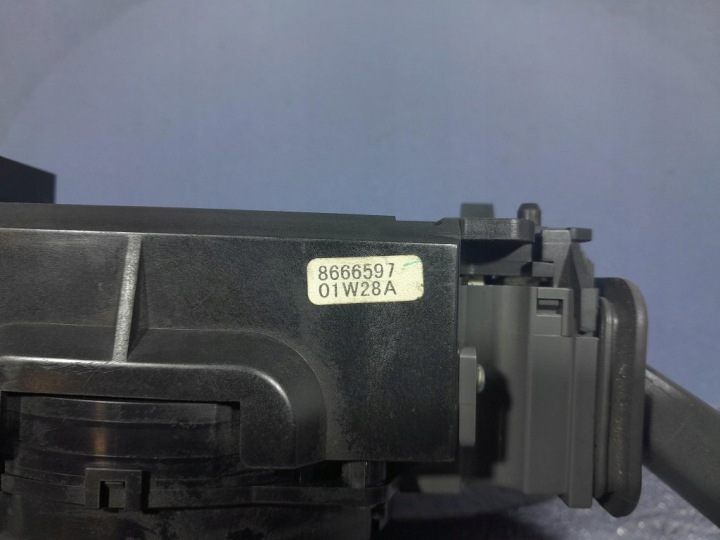 VOLVO S60 I COMMUTATEUR COMPOSITE 8666597
