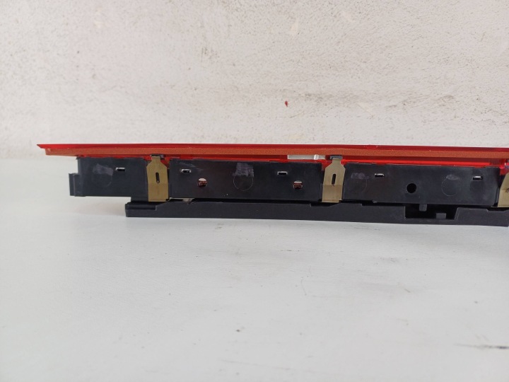 TROISIÈME LANTERNE STOP PHARE AUDI R8 4S3 420945097B