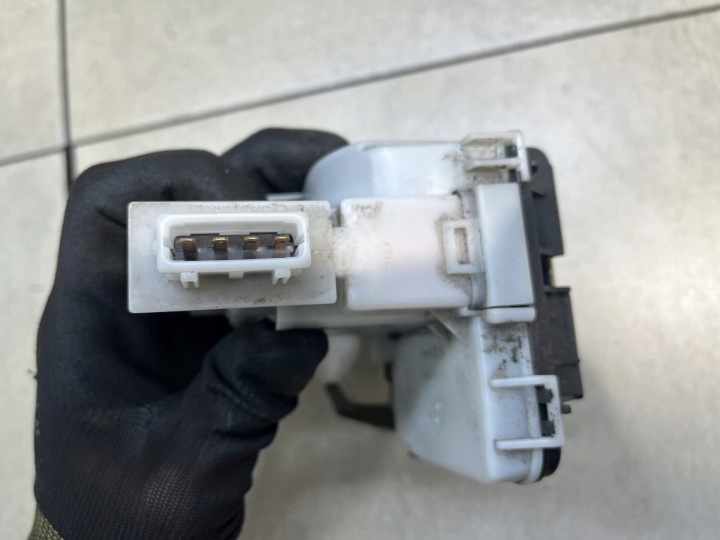 SERRURE DE PORTE DROIT AVANT 4PIN GOLF III 1.9 TDI 1H0862154