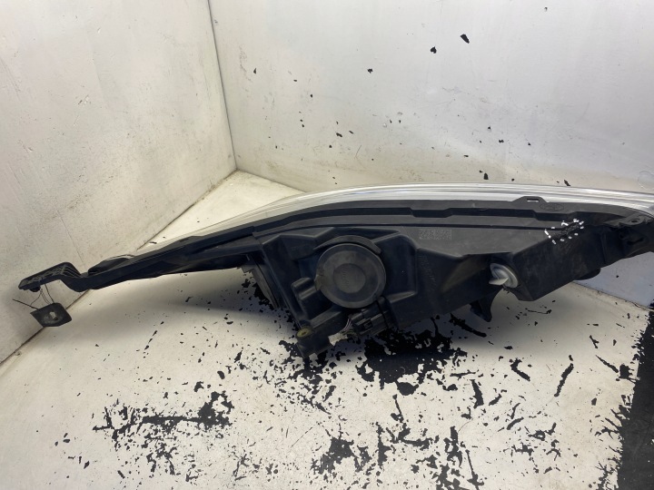 FORD FIESTA MK7 PHARE GAUCHE AVANT C1BB-13W030-CC