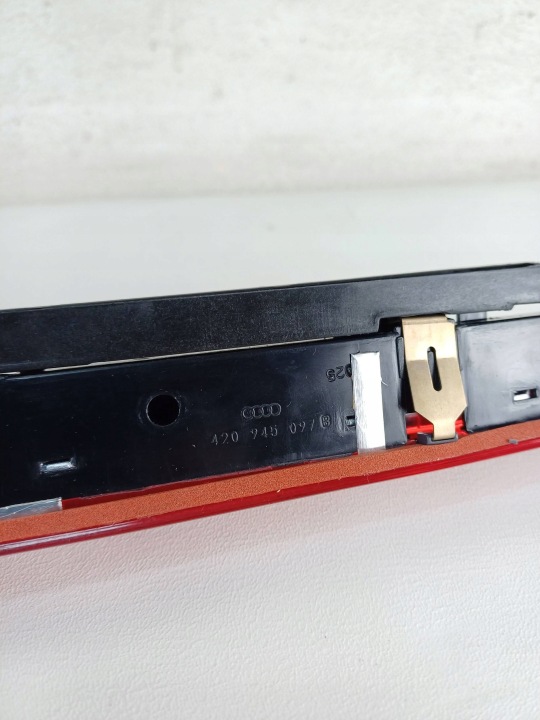TROISIÈME LANTERNE STOP PHARE AUDI R8 4S3 420945097B
