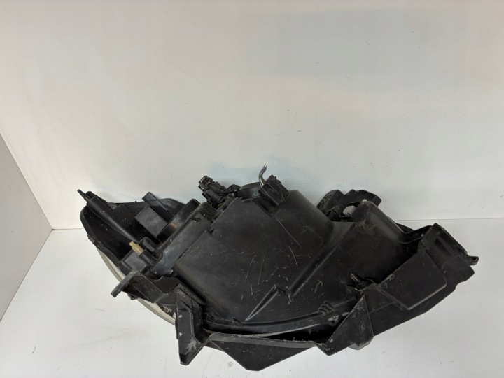 RENAULT CLIO 3 III PHARE AVANT AVANT GAUCHE EUROPE 8200459824