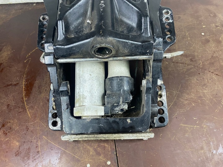 MERCURY B4800 402 40KM 1989-1997 POIGNÉE FIXATION MOTEUR HORS-BORD