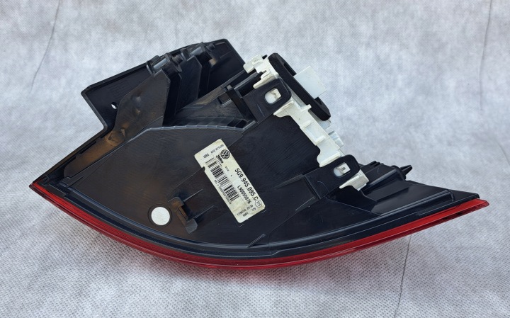 PHARE GAUCHE ARRIÈRE VW GOLF VII UNIVERSEL 5G9945095C