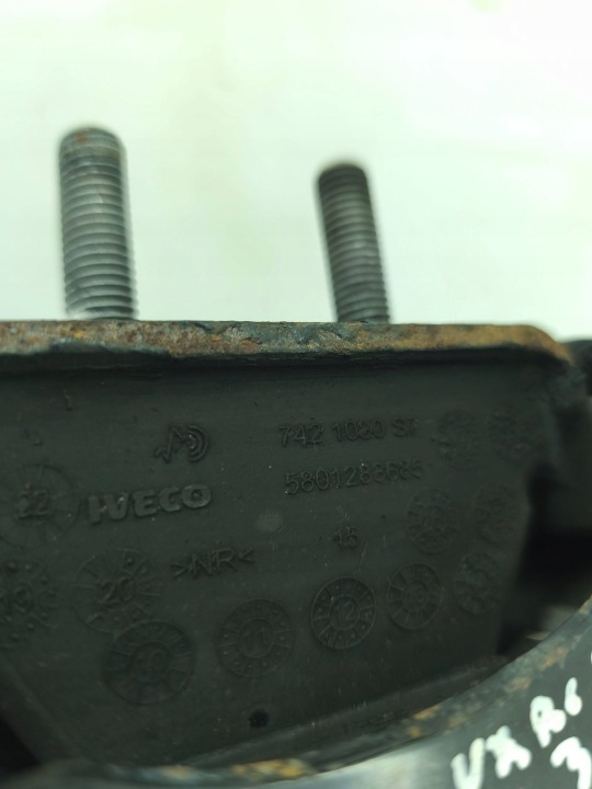 POIGNÉE MOTEUR IVECO DAILY 6TH GEN 7421020