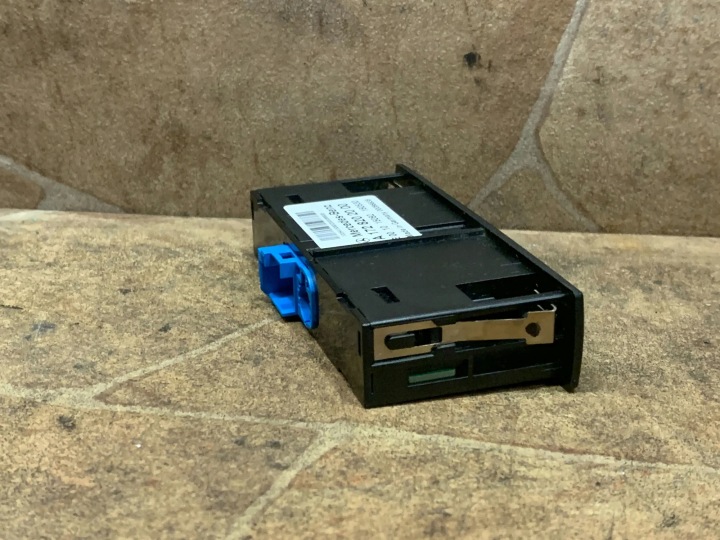 USB MERCEDES-BENZ GLE (W166) A1728202000 3.0L DIESEL 190KW 2015