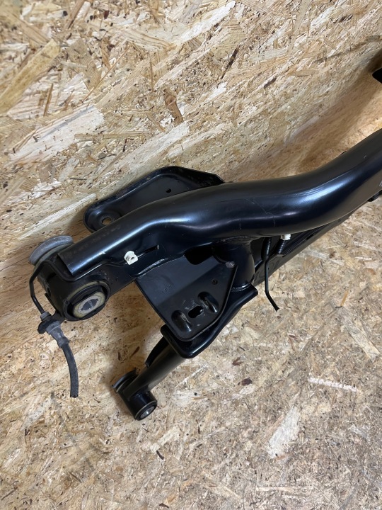 CHÂSSIS CHÂSSIS CHÂSSIS POUTRE ARRIÈRE AUDI VW SKODA SEAT 5Q0505235J ORIGINAL